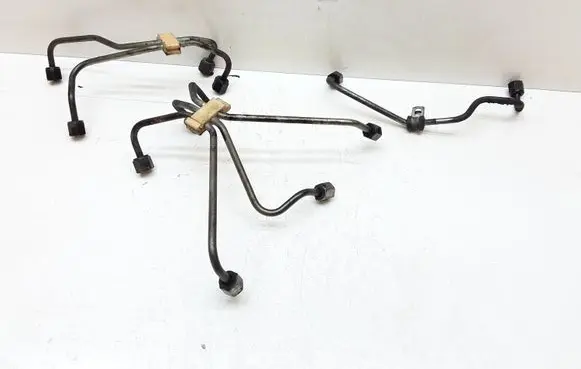 Fuel injector supply line/pipe
