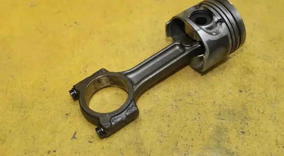 Renault Clio III Piston with connecting rod