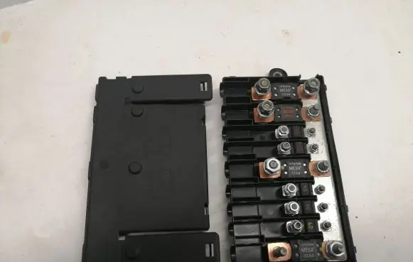 Jaguar I-Pace Relay mounting block M9D314A073CB