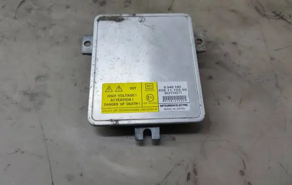 Volvo XC70 Headlight ballast module Xenon 6948180 6261110499