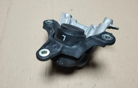Honda Accord Engine mount bracket