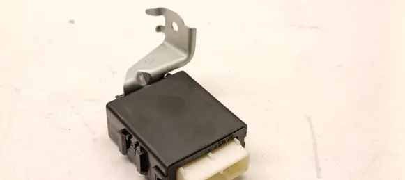Toyota Prius (XW30) Window wiper relay 8594047020
