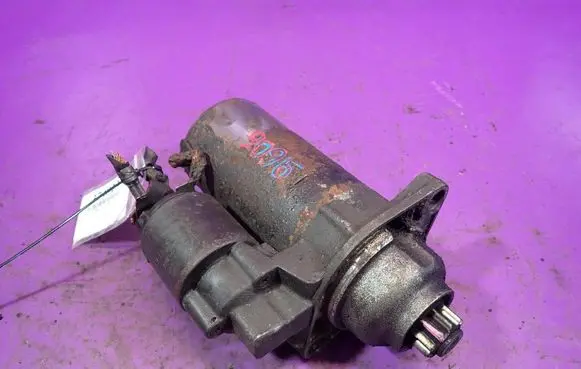 Volkswagen Golf III Starter motor