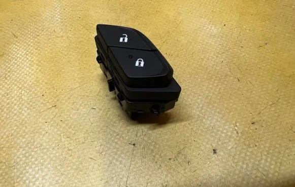 Chevrolet Camaro Central locking switch button 23349782
