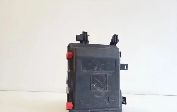 Opel Vivaro Fuse box set 9678633380