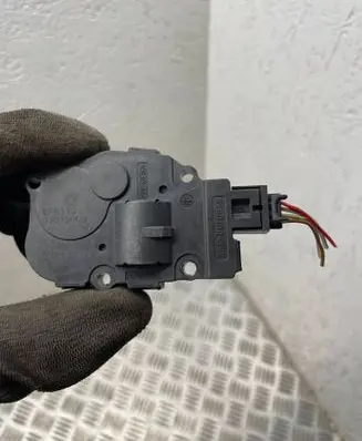 Audi A5 8T 8F Air flap motor/actuator efb330