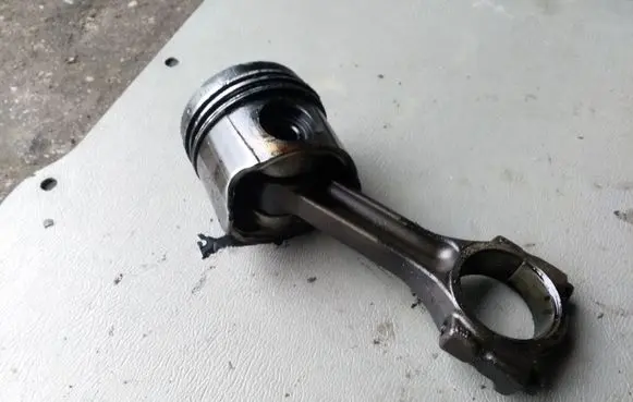 Renault Laguna II Piston with connecting rod