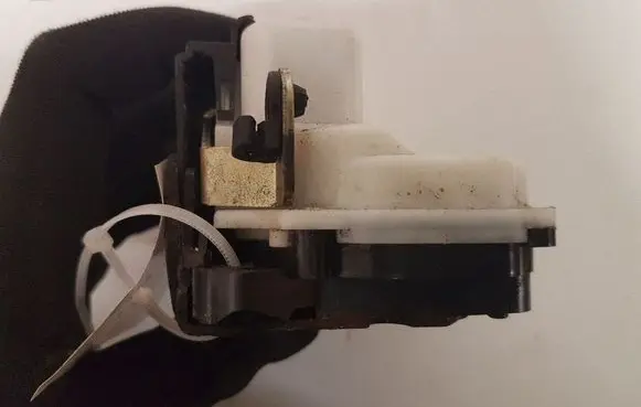 Peugeot 607 Front door lock