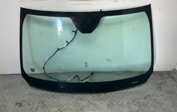 Jeep Cherokee Front windscreen/windshield window 