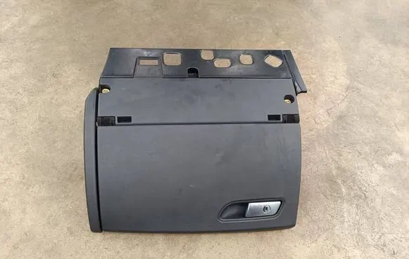 Glove box