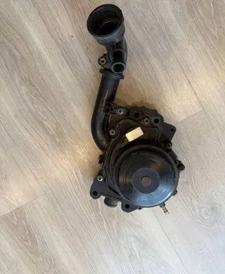 Mercedes-Benz C W204 Water pump A6512002001 11331173 6512002001