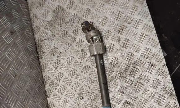 Volkswagen PASSAT B5 Steering column universal joint