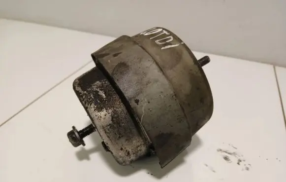 Audi A4 S4 B7 8E 8H Engine mount bracket