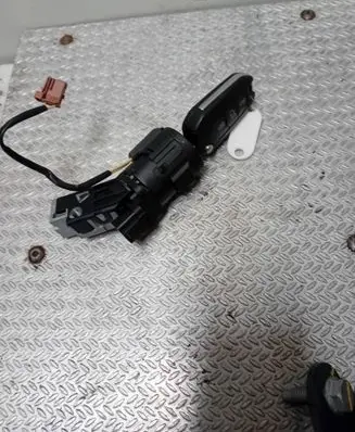 Peugeot 308 Ignition lock 9663123380