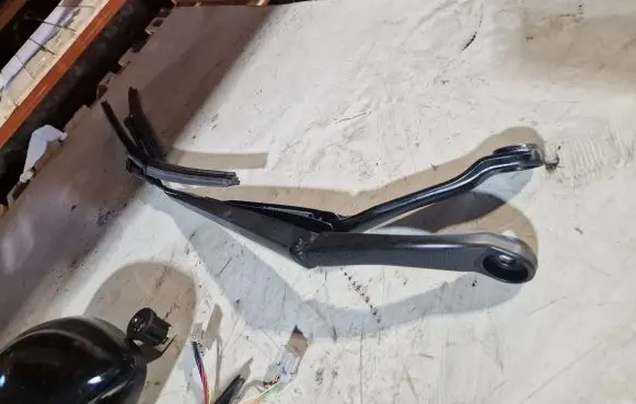 Nissan Qashqai Front wiper blade arm