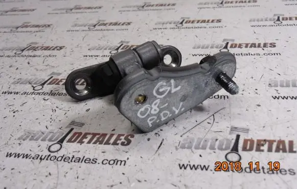 Mercedes-Benz GL X164 Front door upper hinge