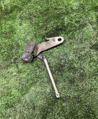 BMW 5 E60 E61 Front height sensor lever 1093697