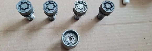 Audi A7 S7 4K8 Spare wheel bolt ZABEZPIECZAJACE