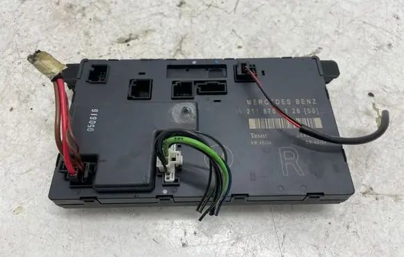 Mercedes-Benz E W211 Door control unit/module 2118701226