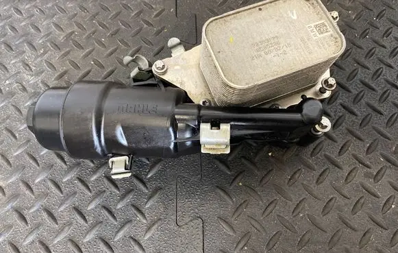 Mini One - Cooper Clubman R55 Engine oil radiator 72353179 8585236