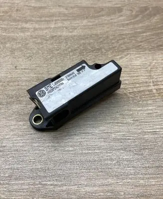 Volkswagen PASSAT B5 Airbag deployment crash/impact sensor IJ0909606N 5WK41910