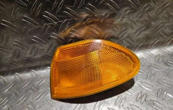 Opel Astra F Front indicator light 182070B
