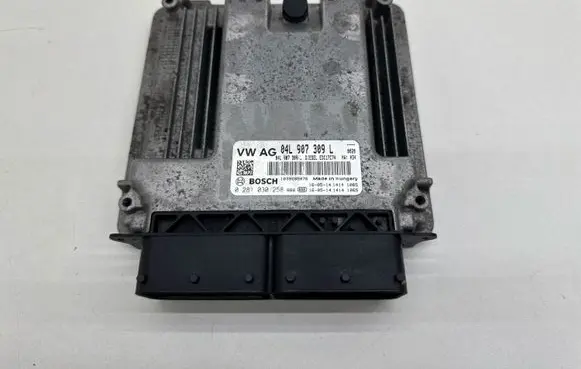 Audi A4 S4 B9 Engine control unit/module 04L907309L