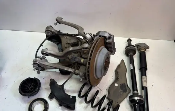 Rear wheel hub spindle/knuckle