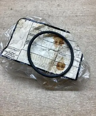 Volkswagen Golf V Thermostat housing M21622D031 037121688