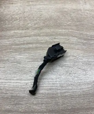 Volkswagen PASSAT B5 Plug wire 4A0971883