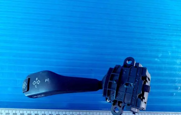 BMW 5 E39 Indicator stalk 8363668 01104010