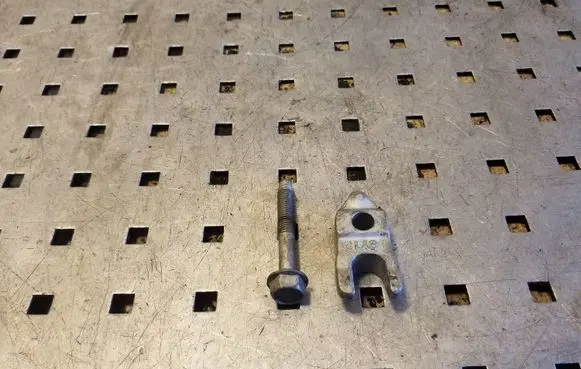 Chevrolet Captiva Fuel Injector clamp holder