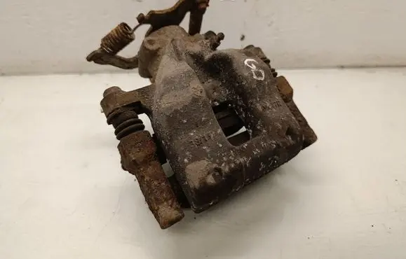 Toyota Avensis T270 Rear brake caliper 