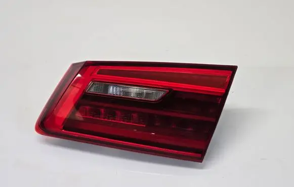 Tailgate rear/tail lights