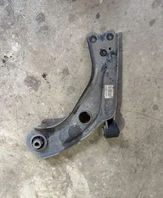 Peugeot 308 Front lower control arm/wishbone 6203181000