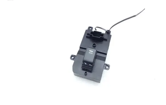 Hyundai Genesis Electric window control switch 202008377