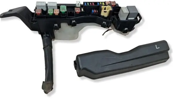 Toyota Corolla Verso AR10 Fuse box set 8179