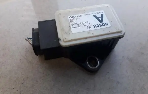 Toyota Avensis T270 ESP acceleration yaw rate sensor 0265005719 89183-05030