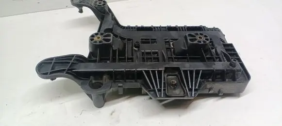 Volkswagen Touran II Battery tray 1K0915333