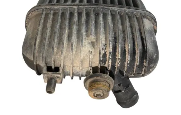 Vacuum air tank