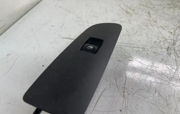 BMW 1 E81 E87 Electric window control switch 9162997