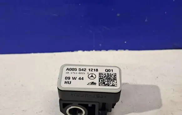 Mercedes-Benz E C207 W207 Airbag deployment crash/impact sensor A0055421218