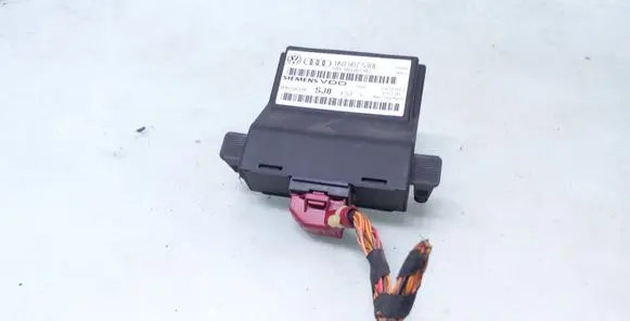 Volkswagen Golf V Gateway control module 1K0907530L 1K0907951