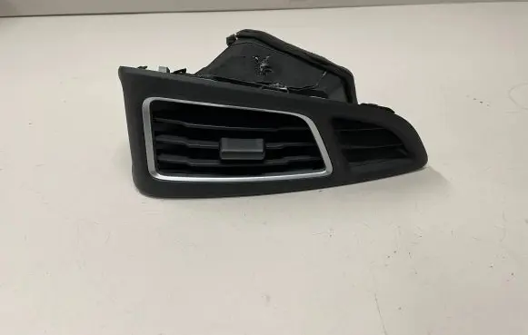 Ford Focus Dashboard side air vent grill/cover trim BM51018B08