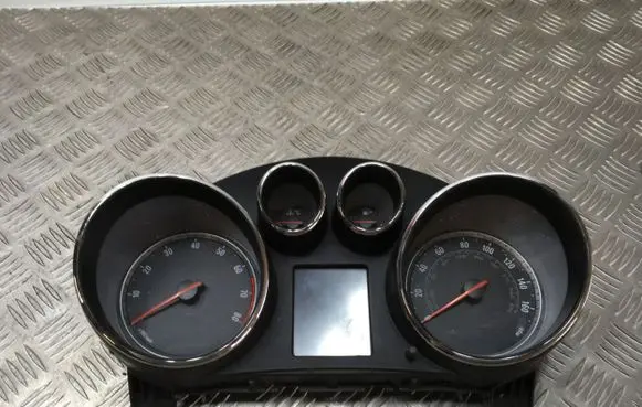 Opel Insignia A Speedometer (instrument cluster)