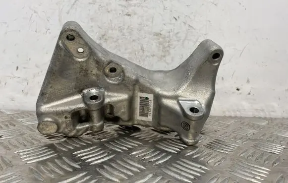 Volvo XC40 Generator/alternator bracket 31670108