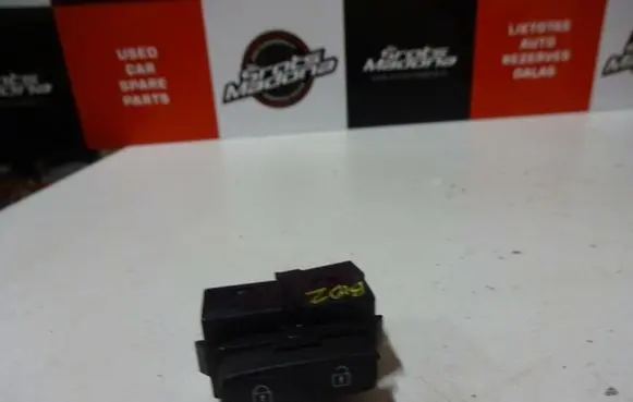 Volvo XC70 Central locking switch button 31272015