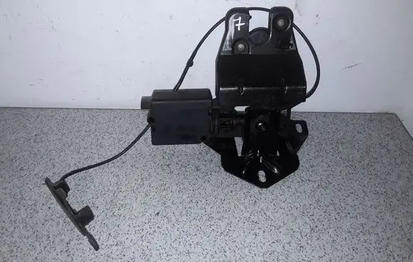 BMW 5 E39 Tailgate/trunk/boot lock/catch/latch 8168892