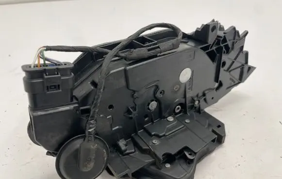 BMW 1 F40 Front door lock 7956148