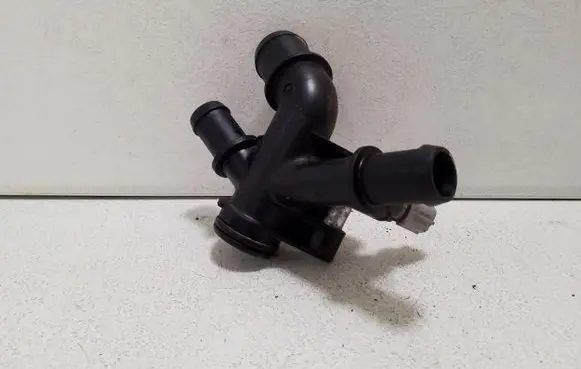 Ford Kuga II Engine coolant pipe/hose DS7G8K556CC